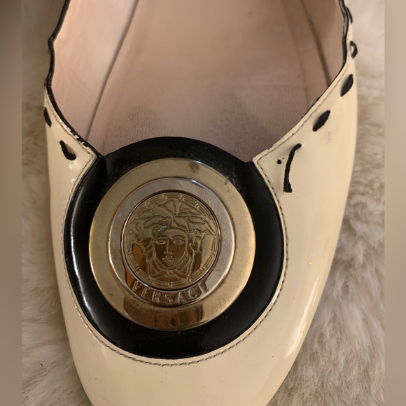 🔥🔥🔥VERSACE Flats Size 39 🔥🔥🔥 - Picture 5 of 12
